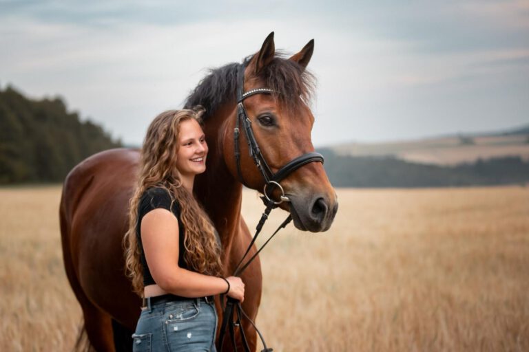 Cazou Portrait mit Maja 768x512